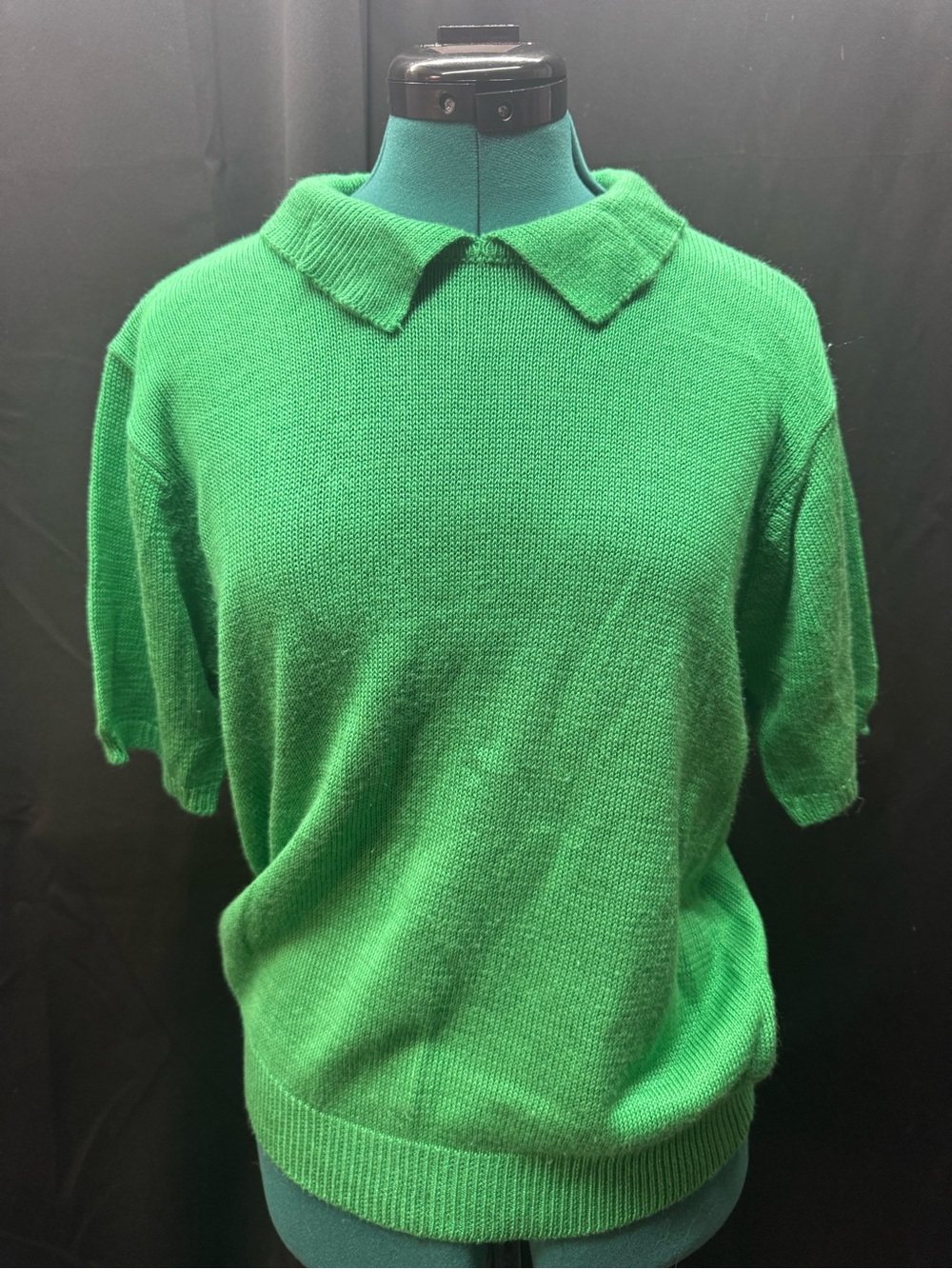 Green Collared Short-Sleeve Sweater